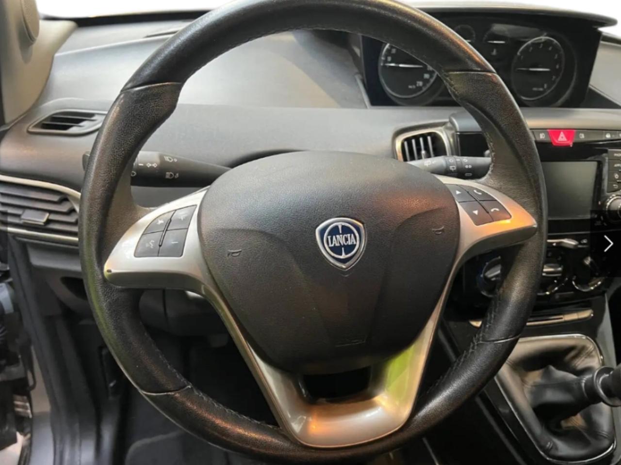 Lancia Ypsilon 1.2 69 CV 5 porte Platinum Si Neopatentati