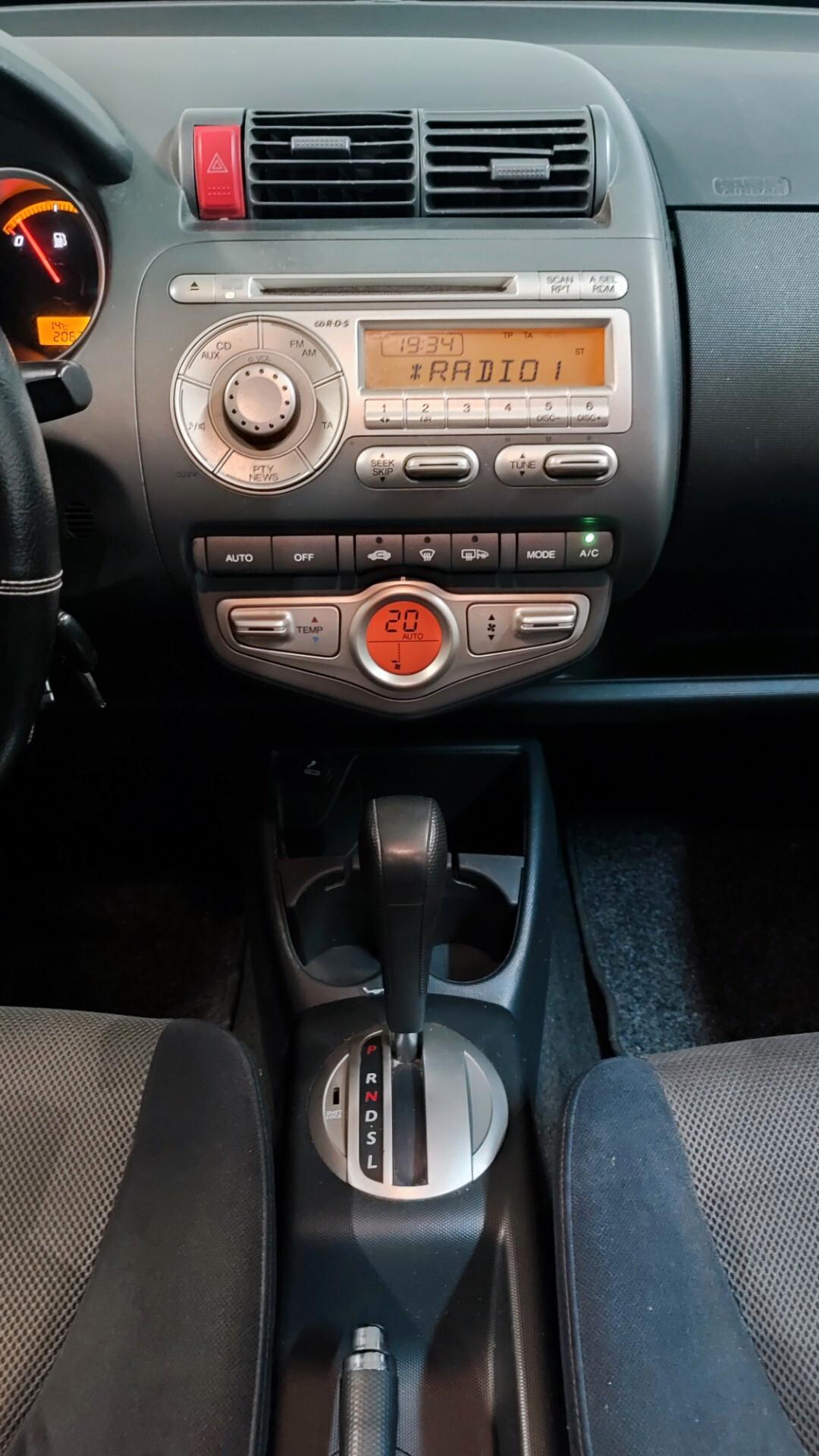 Honda Jazz 1.4 i-DSi 5p. 7 Speed CVT Graph. NEOPATENTATO