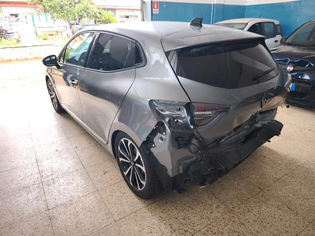 Renault Clio TCe 90 CV 5 porte Techno INCIDENTATA