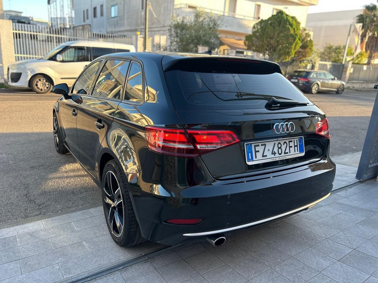 Audi A3 1.6 TDI 116 CV Sport-2018 LED/17"