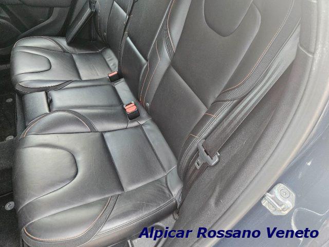 VOLVO V40 D2 R-design cross