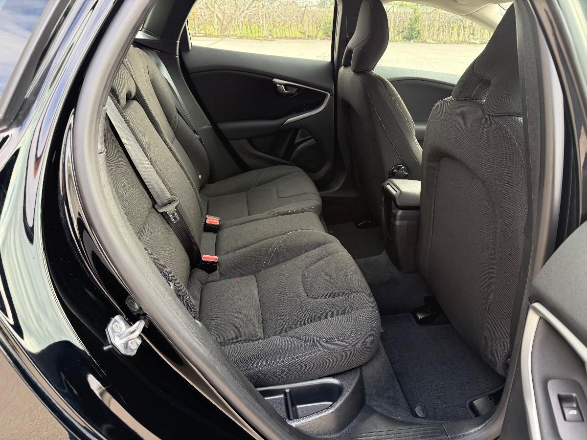 VOLVO - V40 - D2 Business