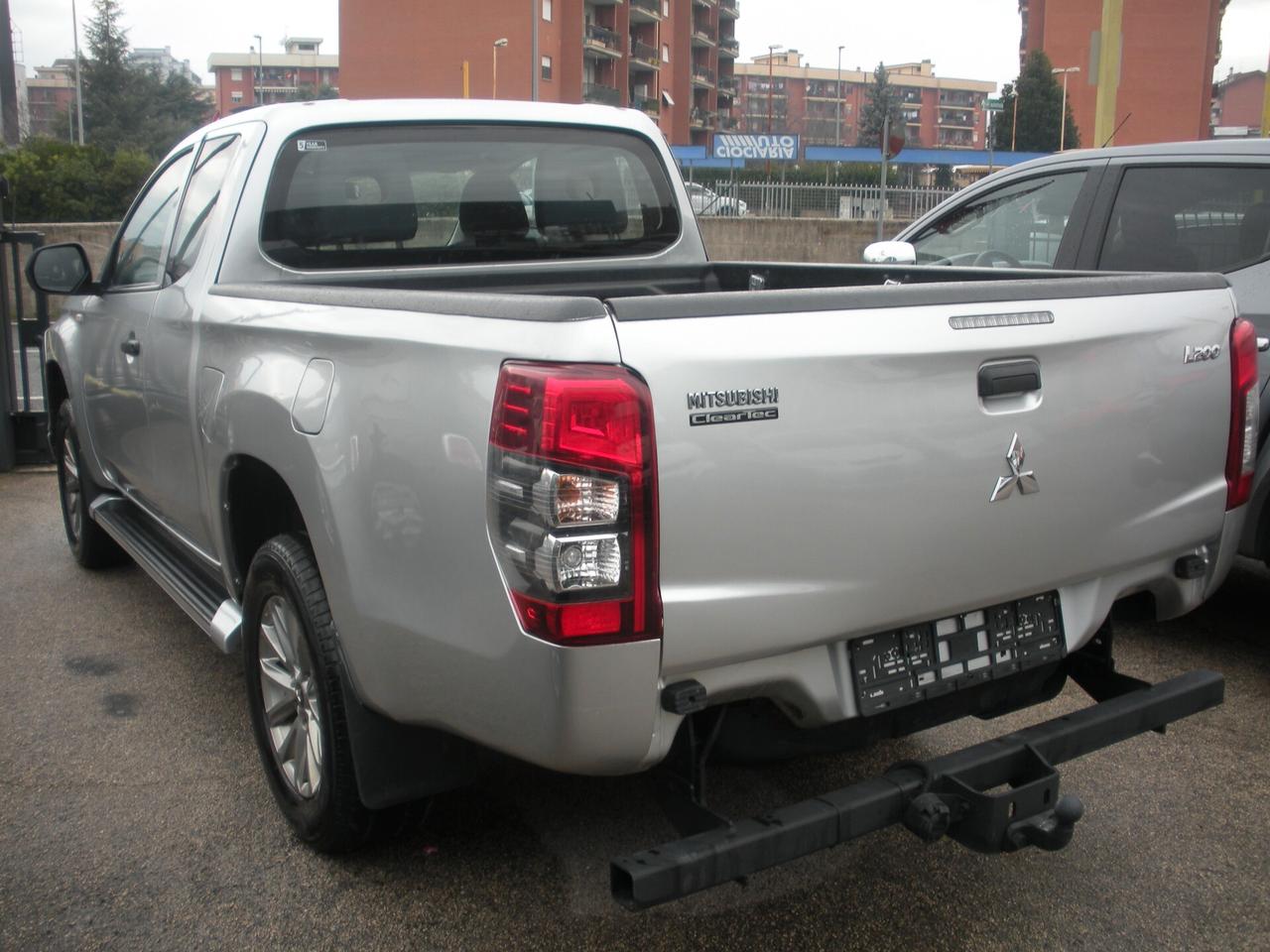 Mitsubishi L200 2.3 D Club Cab 4x4 Easy Select Inform
