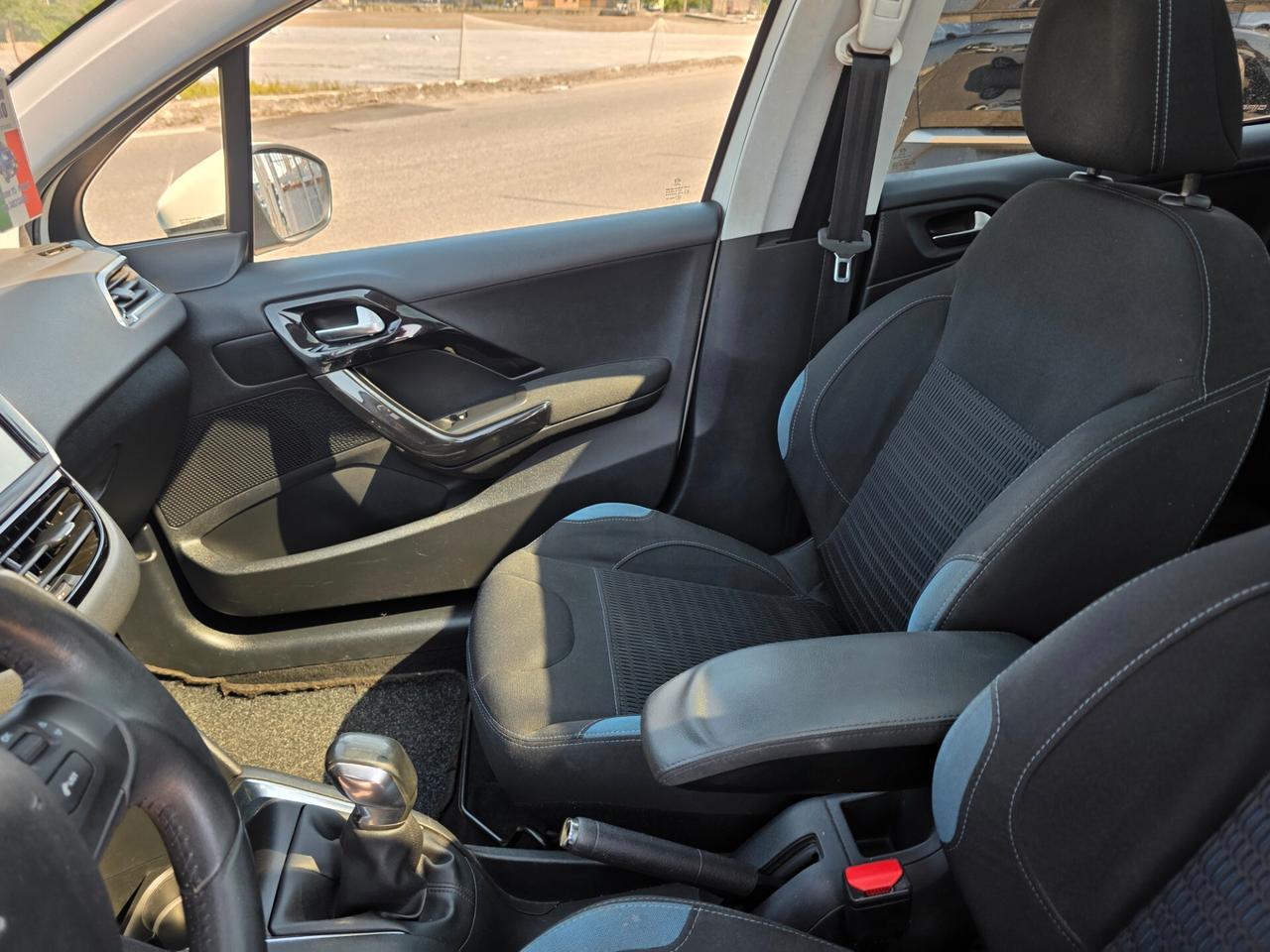 Peugeot 208 1.4 HDi 68 CV 5 porte Allure