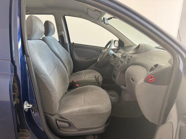 TOYOTA Yaris 1.0i 16V cat 5 porte