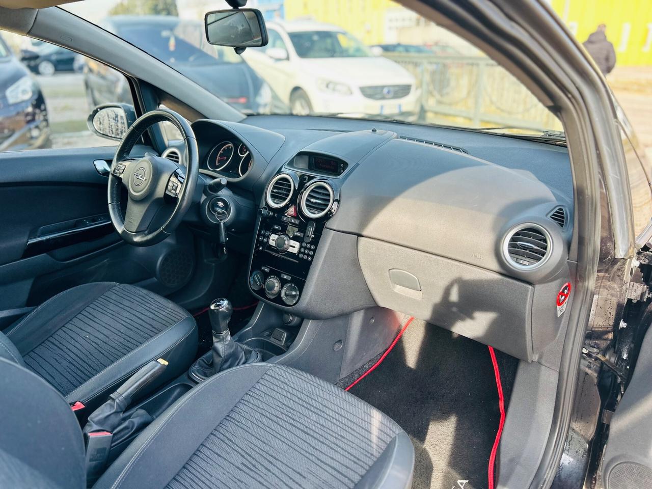 Opel Corsa 1.2 3 porte b-color