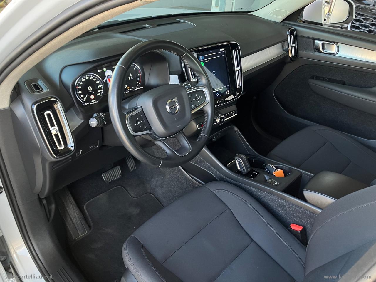 VOLVO XC40 D3 AWD Geartronic Momentum Pro IVA DEDUCIBILE
