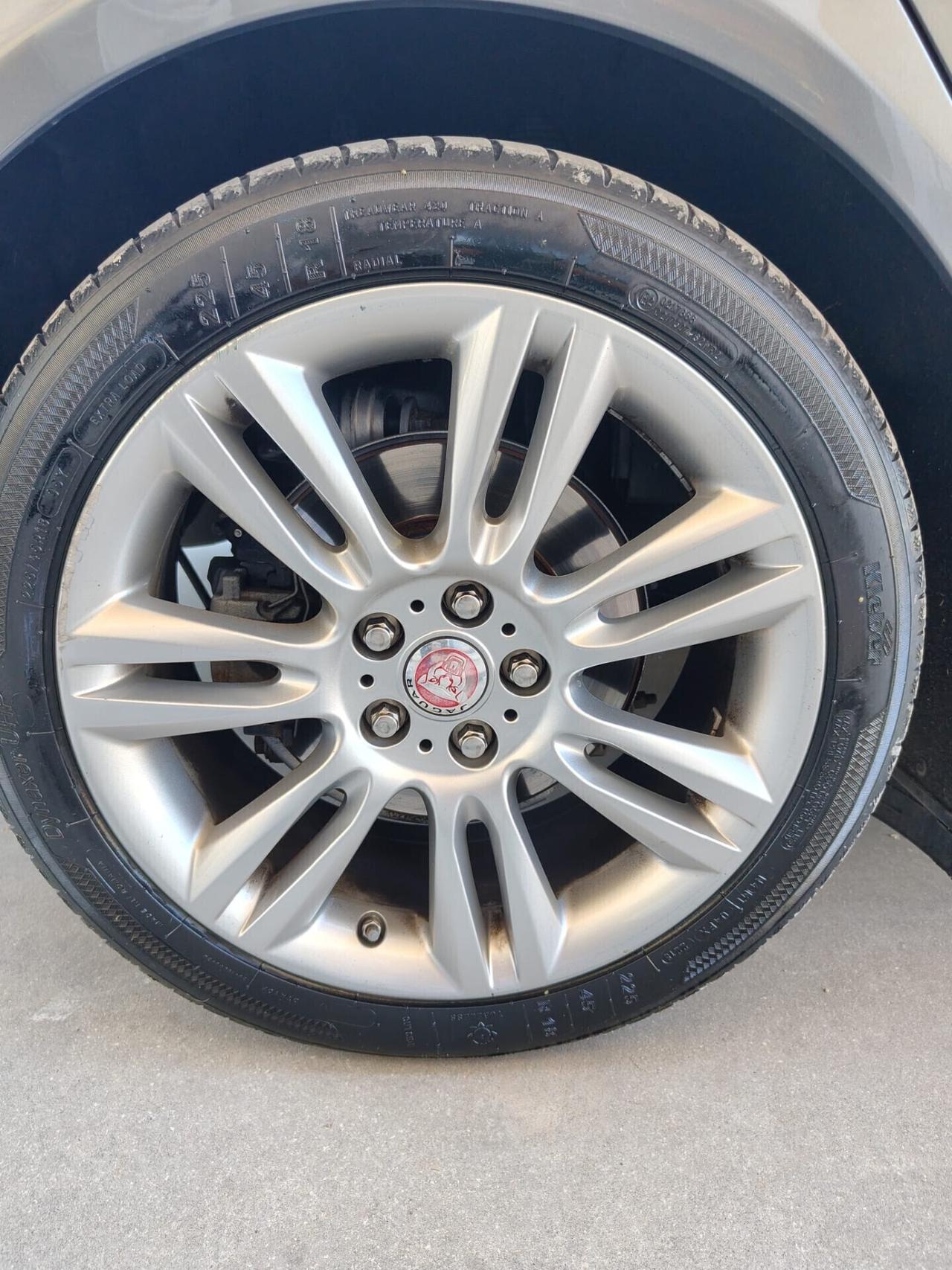 Jaguar XE 2.0 D Turbo 180CV aut. Portfolio km 129 mila permute e finanziamenti