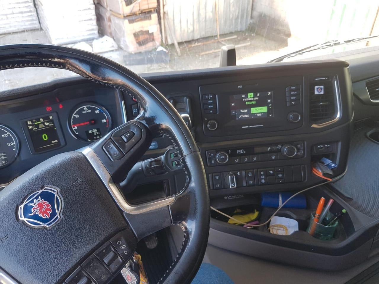 Scania G 500 tre assi cassone fisso