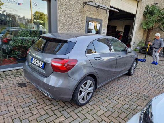 MERCEDES-BENZ A 200 d Automatic Premium