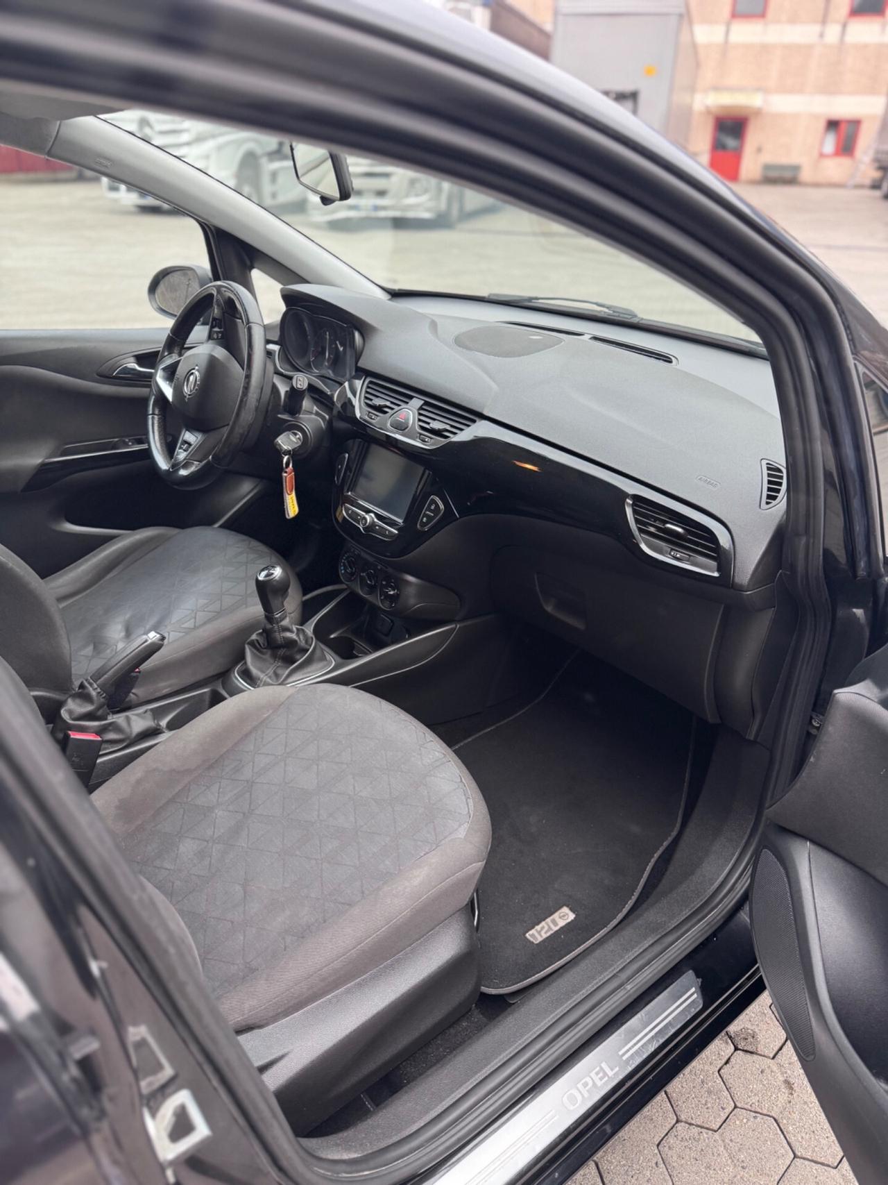 Opel Corsa 1.2 5 porte Black Edition