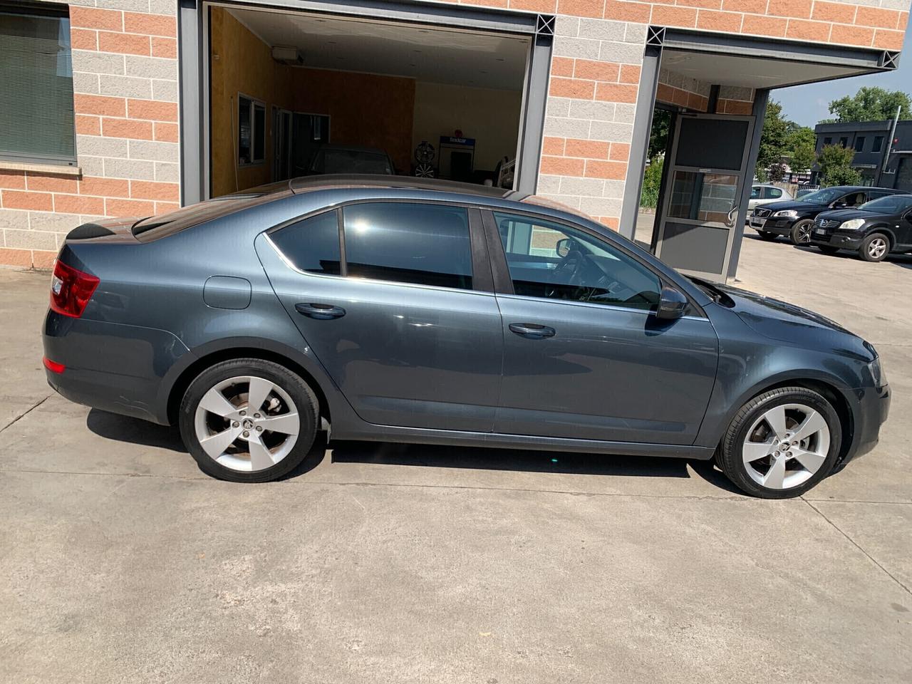 Skoda Octavia 1.6 TDI 105 CV DSG