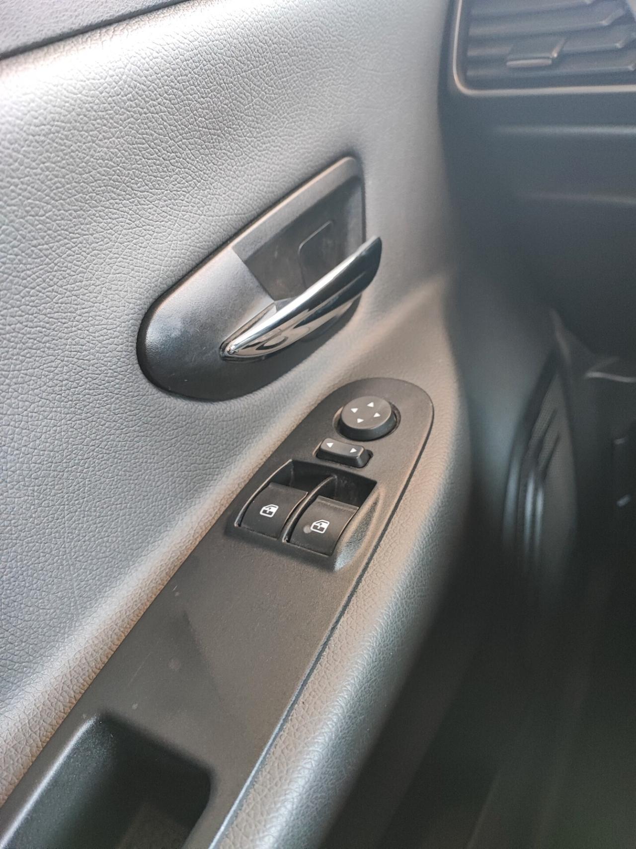 Lancia Ypsilon 1.2 69 CV Unyca