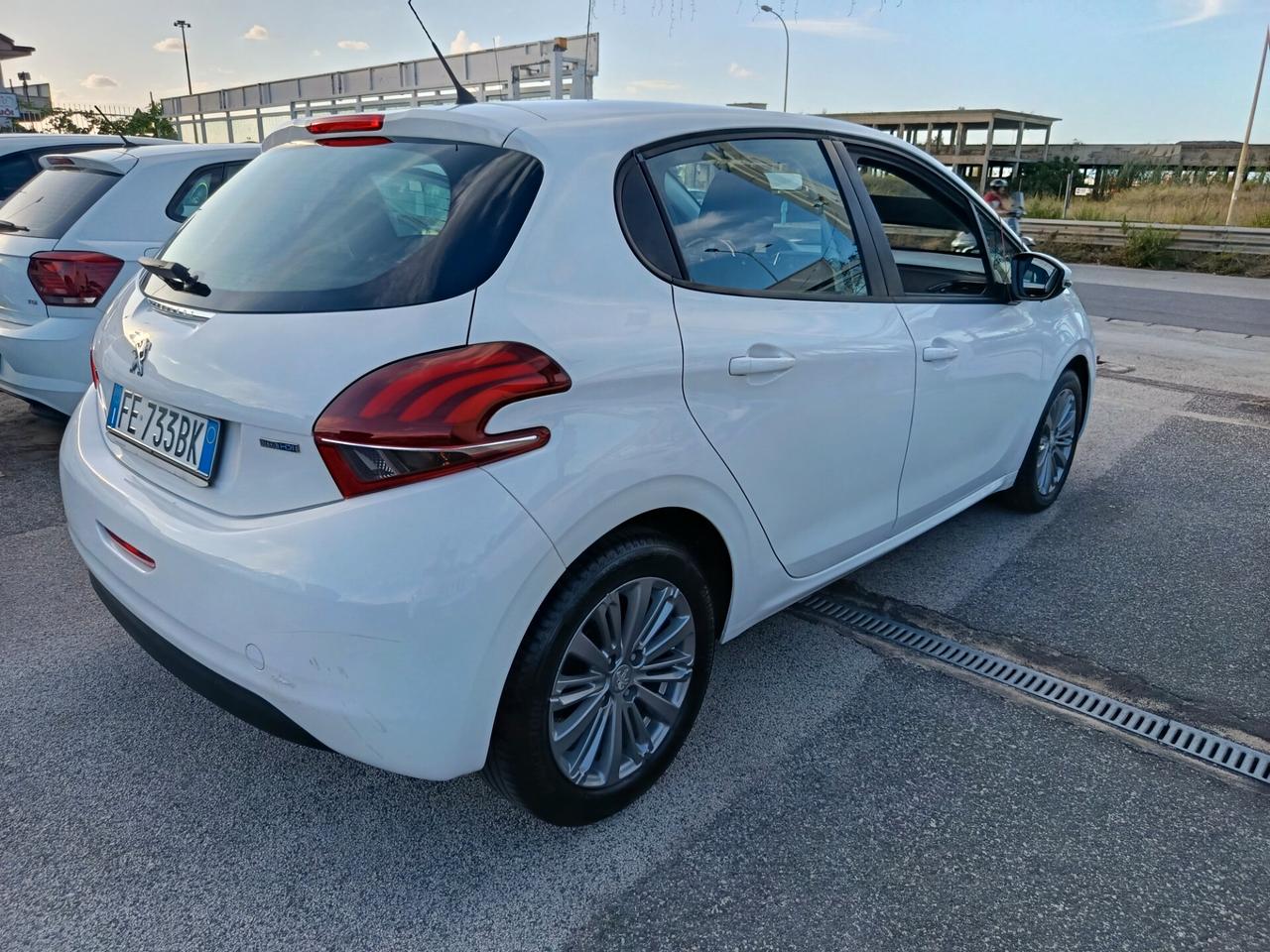 Peugeot 208 BlueHDi 75cv 5 porte Allure