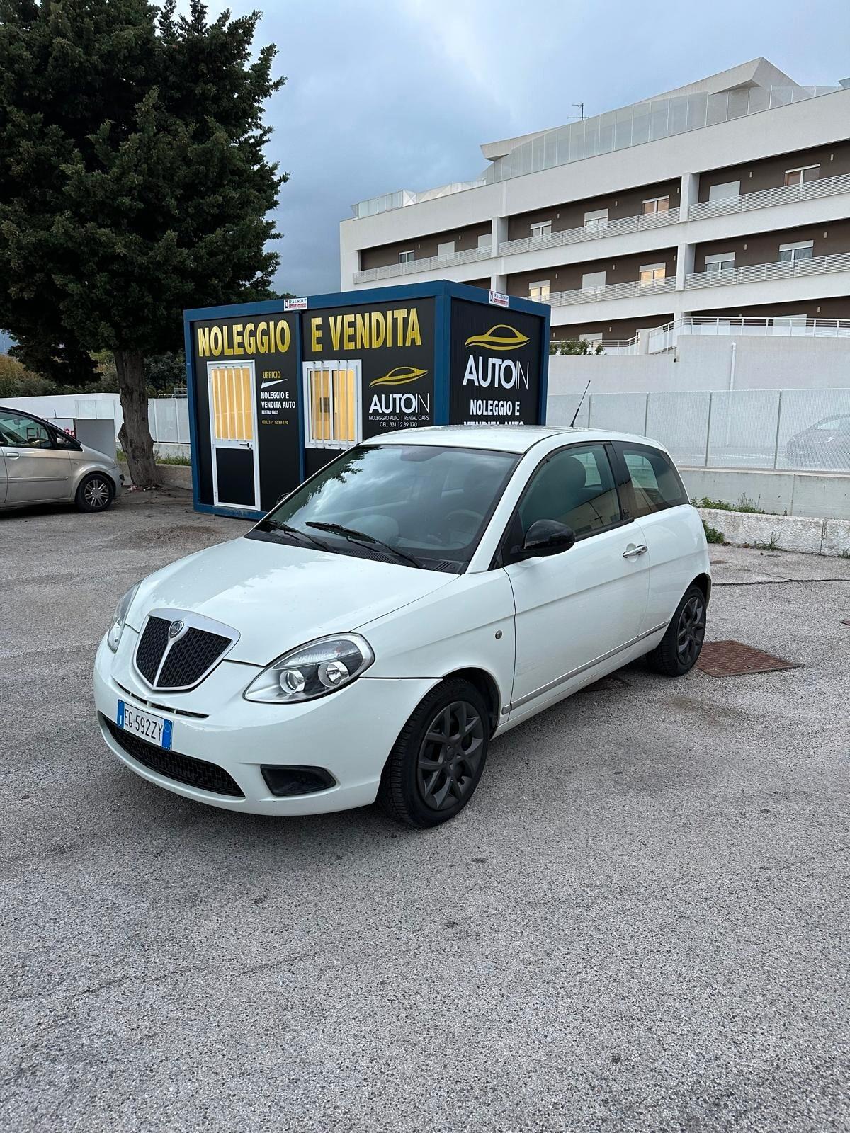 Lancia Ypsilon 1.2 69 CV Unyca
