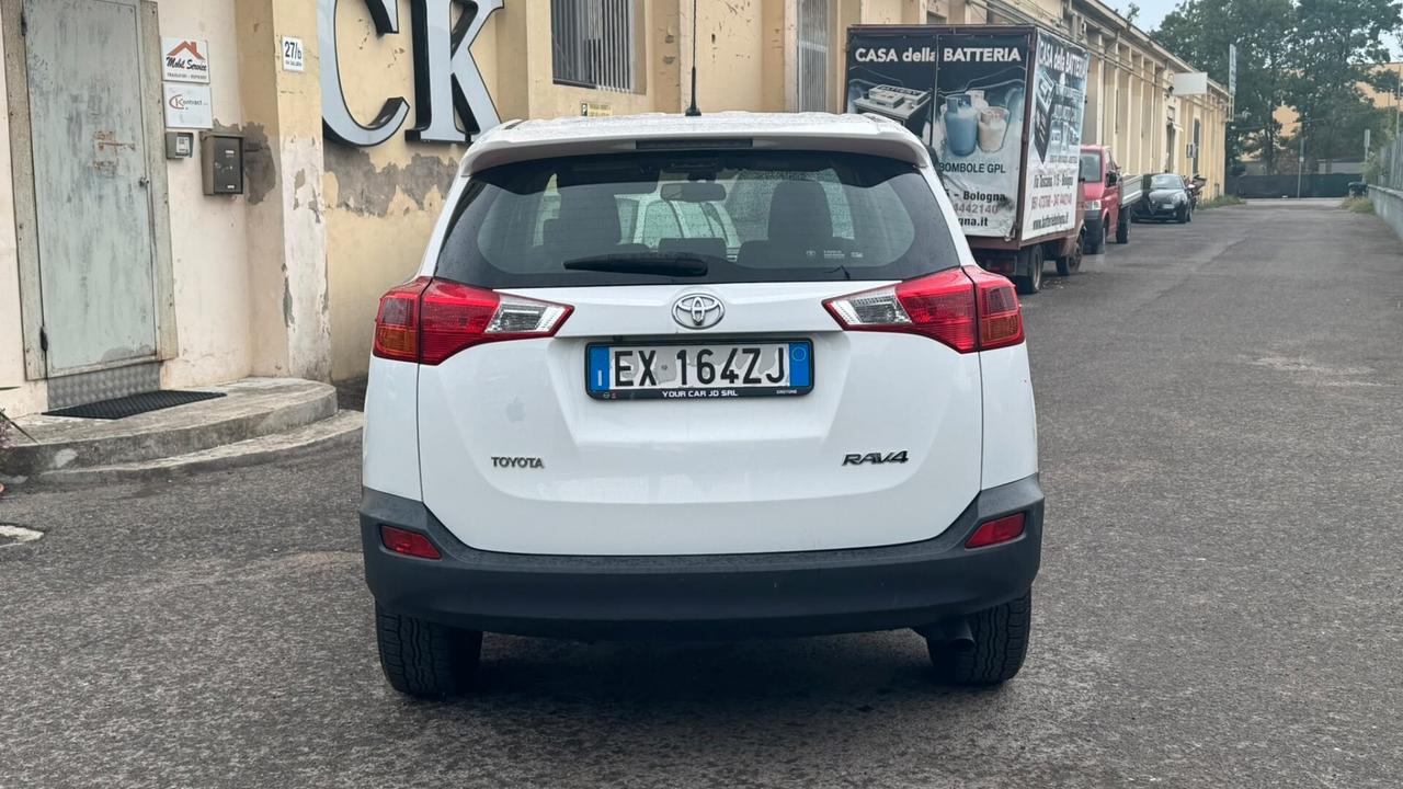 Toyota RAV 4 RAV4 2.0 D-4D 2WD Style White Ed.