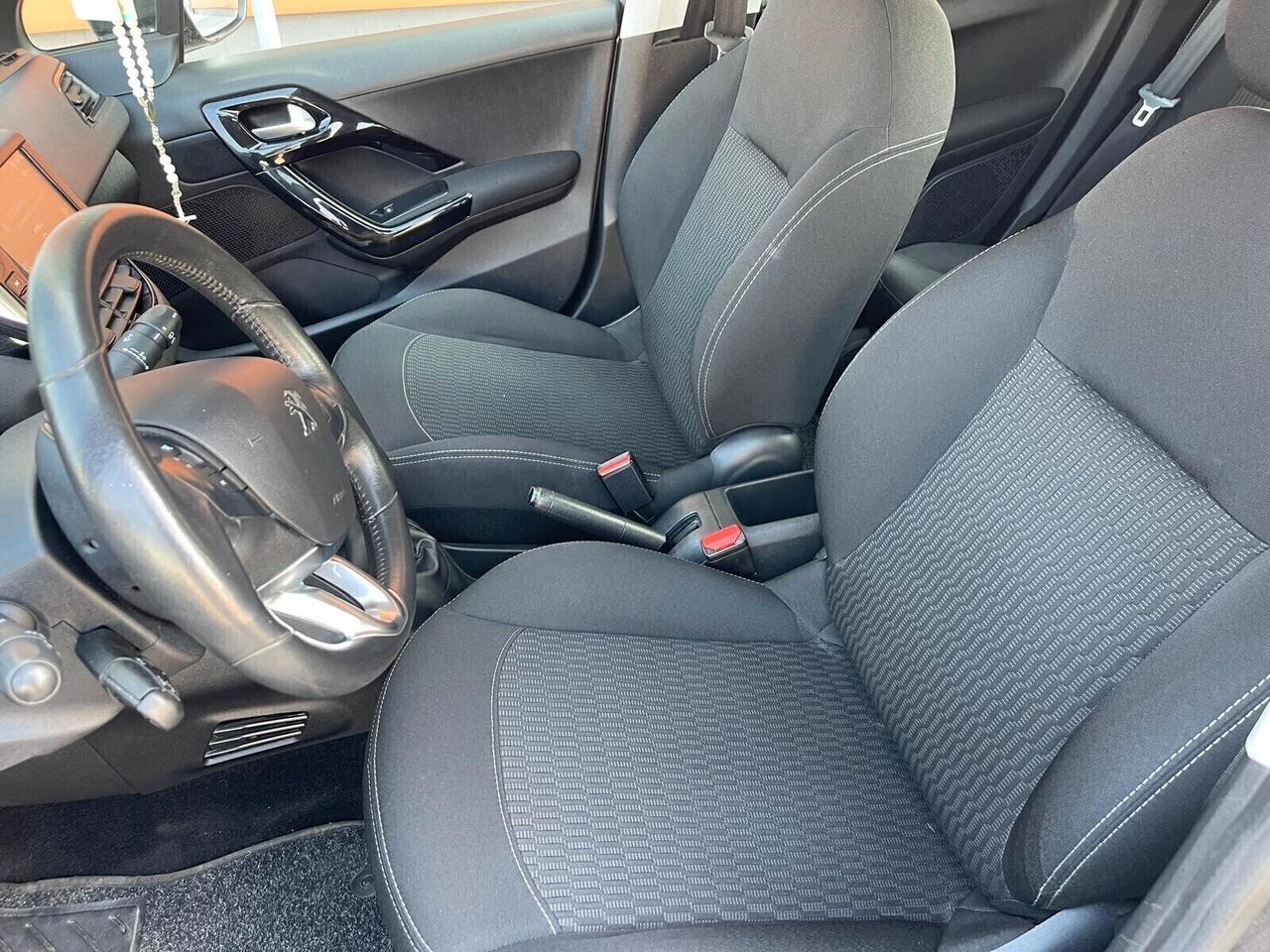 Peugeot 208 1.2 benz 82cv 5 porte - Neopatentati