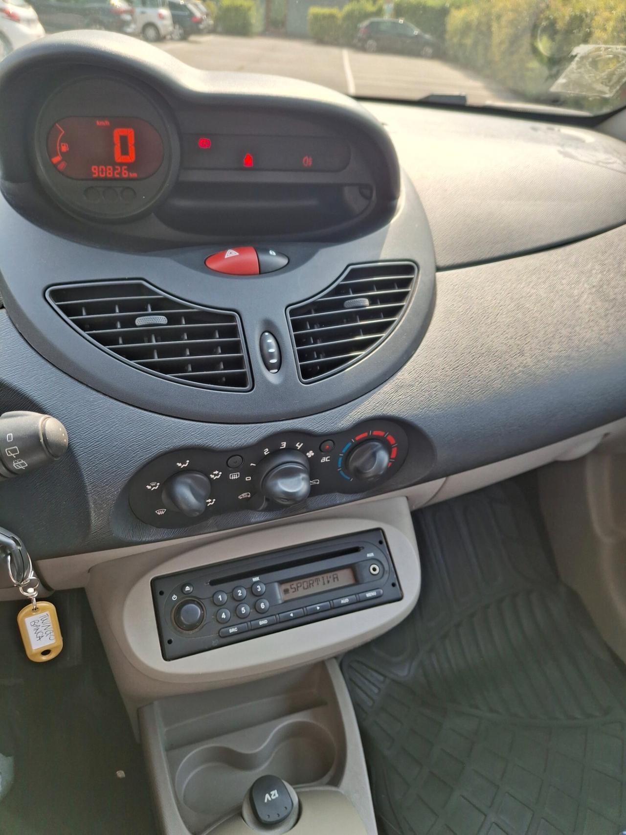 Renault Twingo 1.2 solo 90 mila km per neopatentati