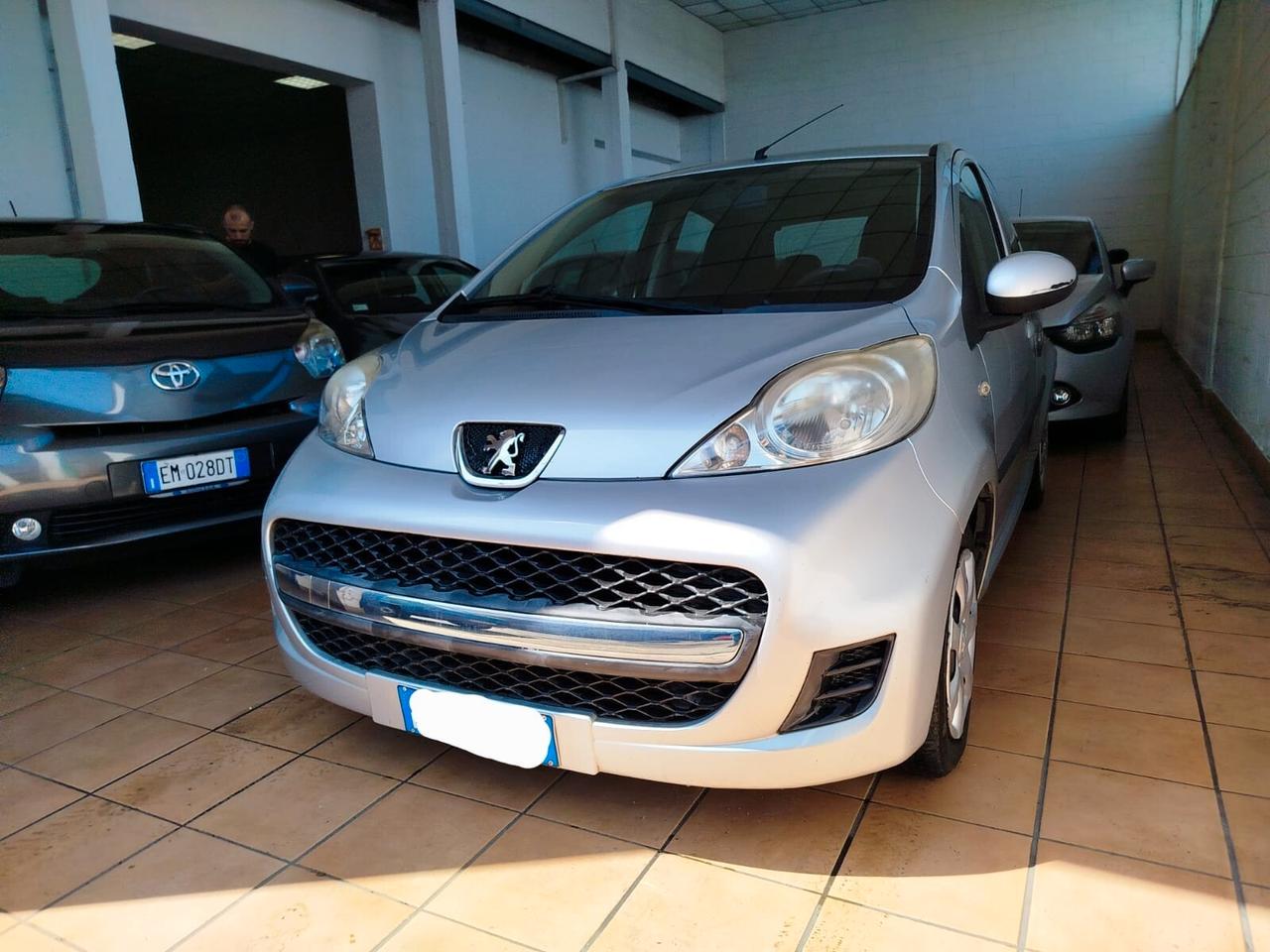 Peugeot 107 1.0 12v Allure (sweet years) 5p 2tronic FL