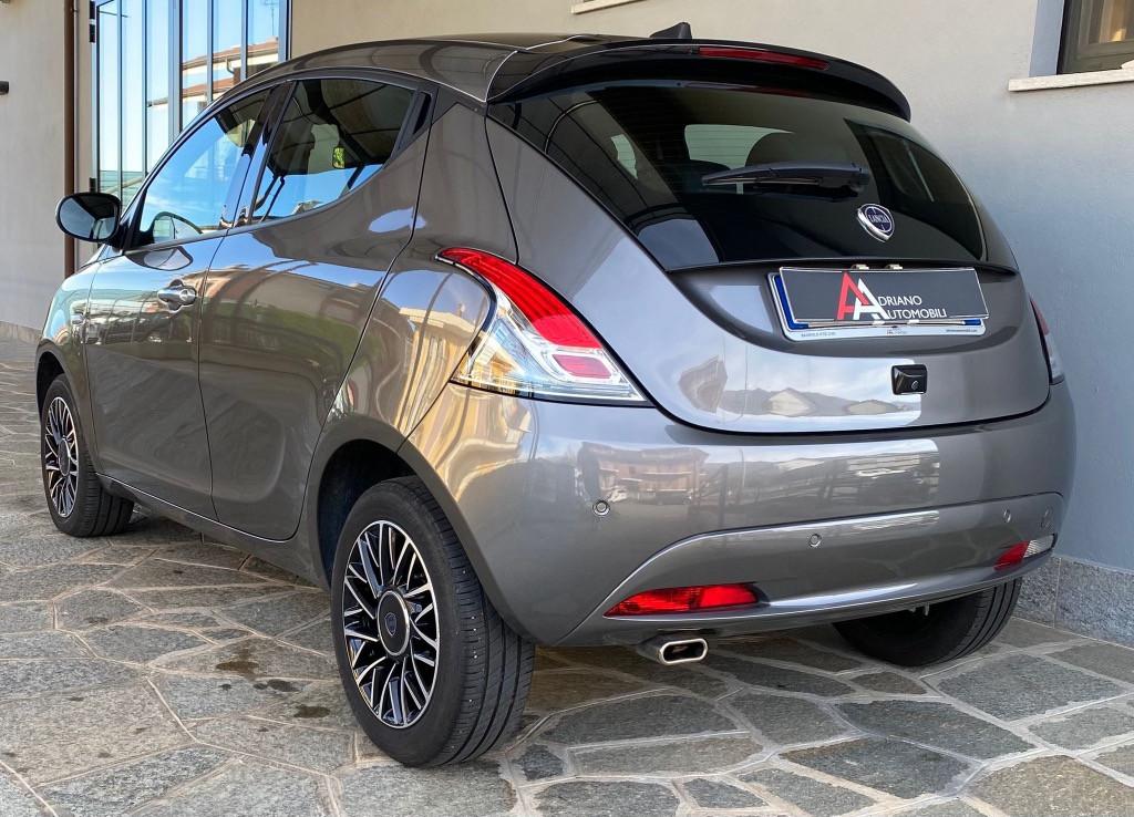 Lancia Ypsilon 1.0 firefly hybrid Platino s&s 70cv
