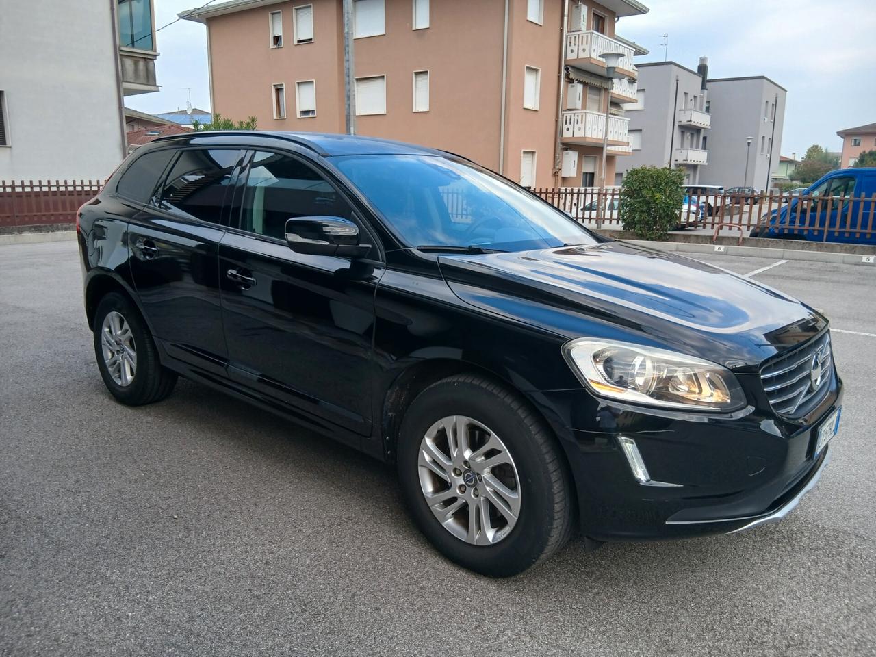 Volvo XC 60 XC60 D3 Geartronic Momentum tua a € 185 mese