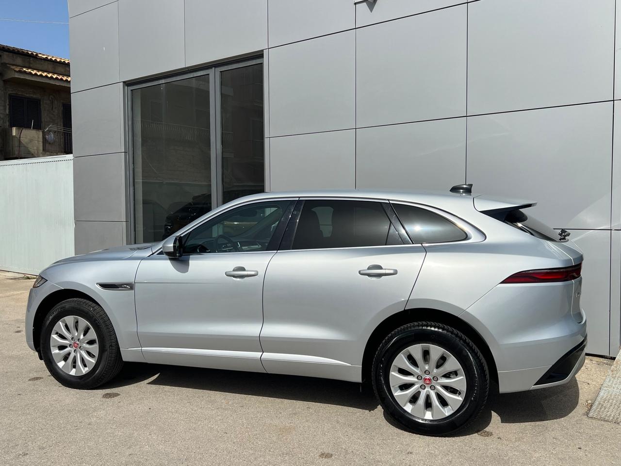 Jaguar F-Pace R-Dynamic S awd possibilità noleggio no scoring