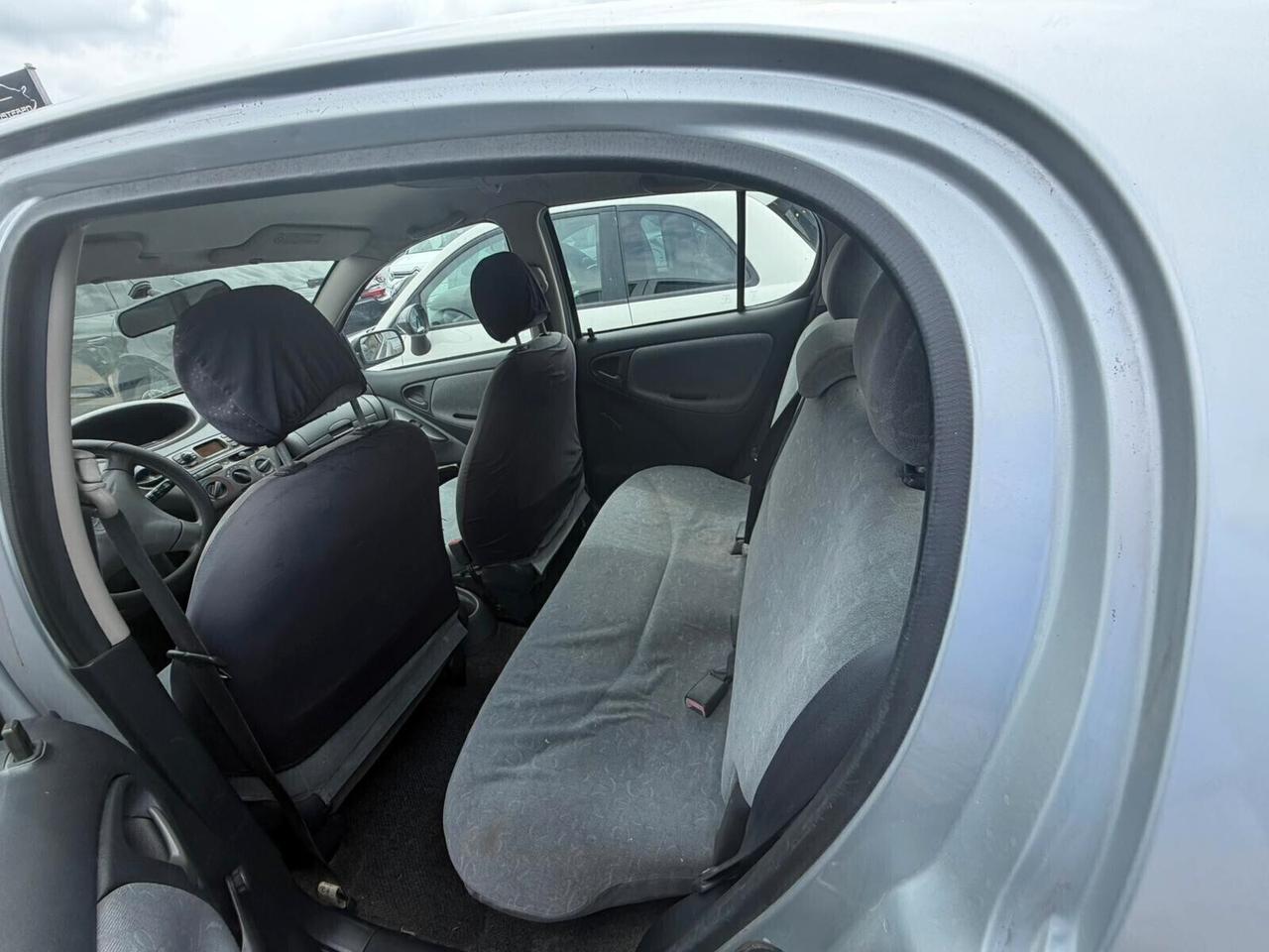 TOYOTA YARIS NEOPATENTATI