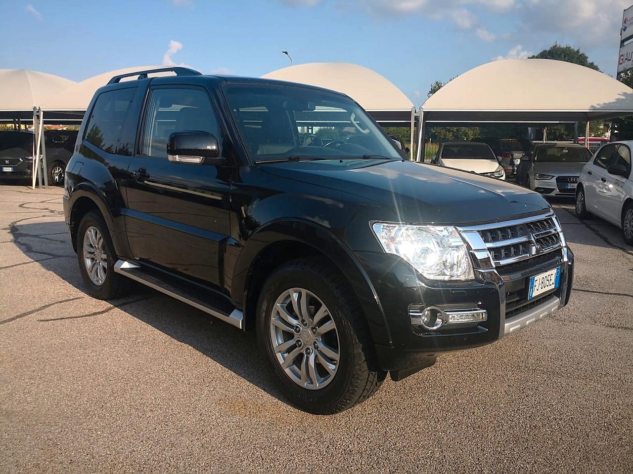 Mitsubishi Pajero 3.2 DI-D 16V aut. 3p. ***TETTO***TELECAMERA***PELLE***NAVI***