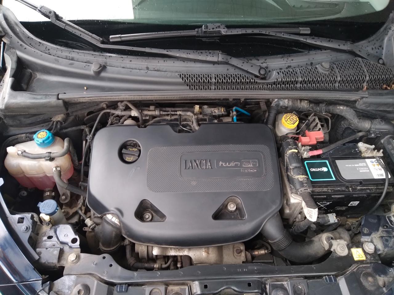 Lancia Ypsilon 0.9 TwinAir 85 CV 5 porte Metano Ecochic Platinum