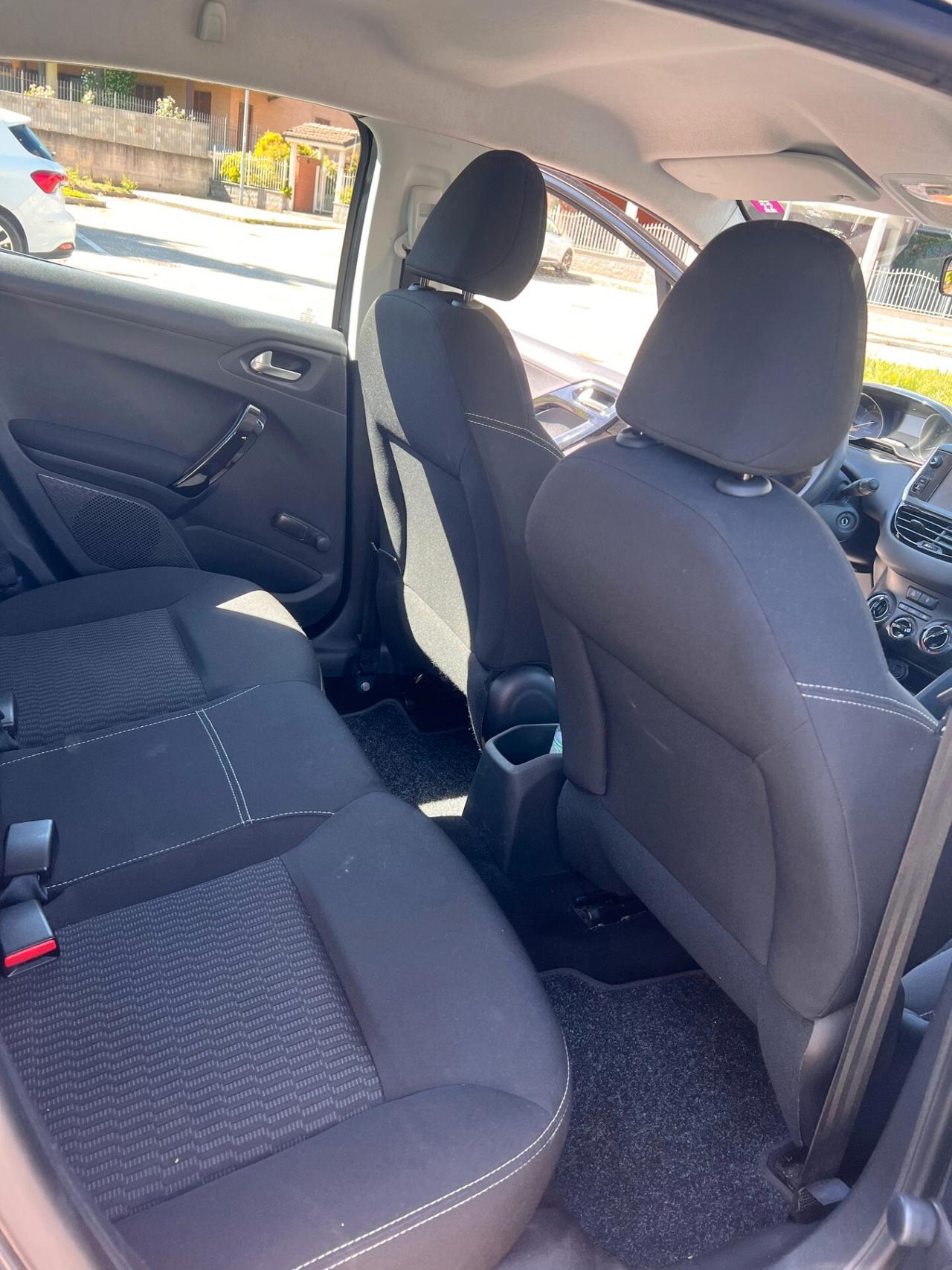 Peugeot 208 PureTech 82 5p. GPL Allure