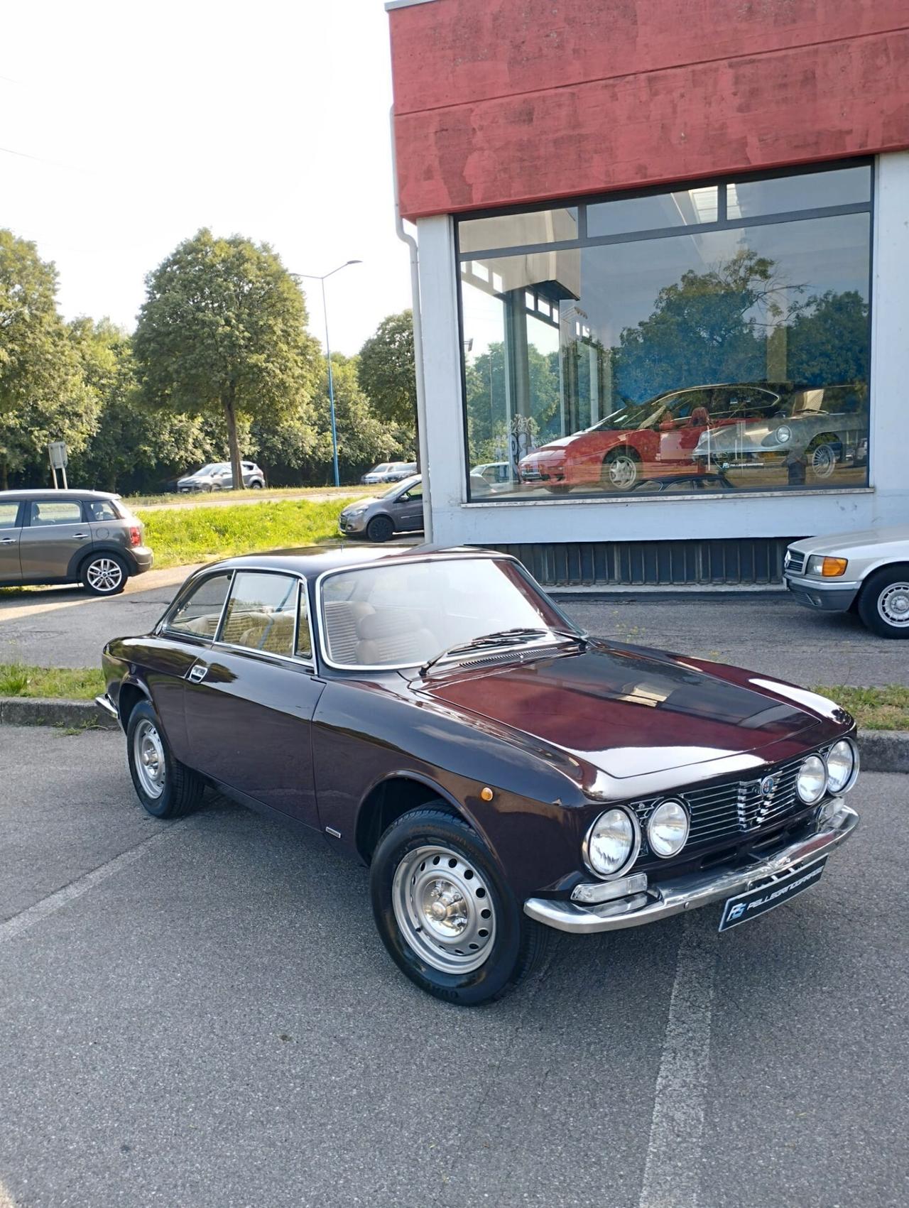 Alfa Romeo GT 1300 Unificata