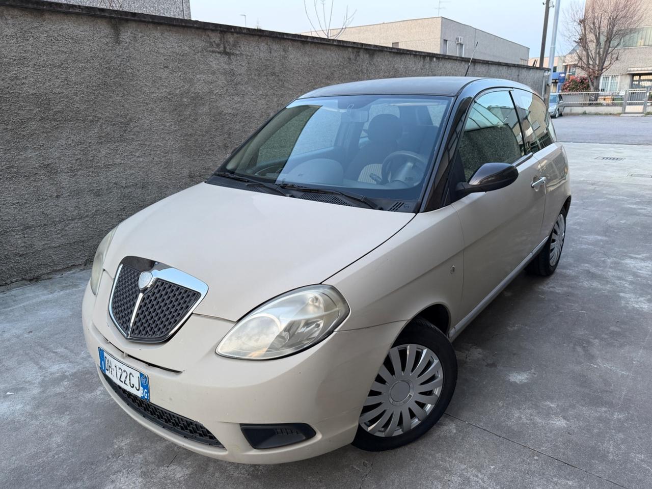 Lancia Ypsilon 1.2 benzina euro4 bicolore