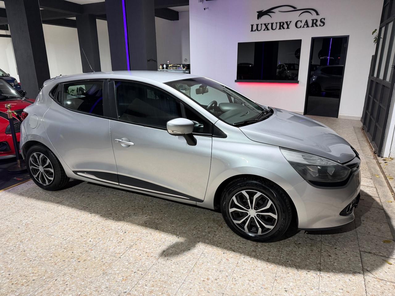Renault Clio 1.2 75CV 5 porte Neopatentati