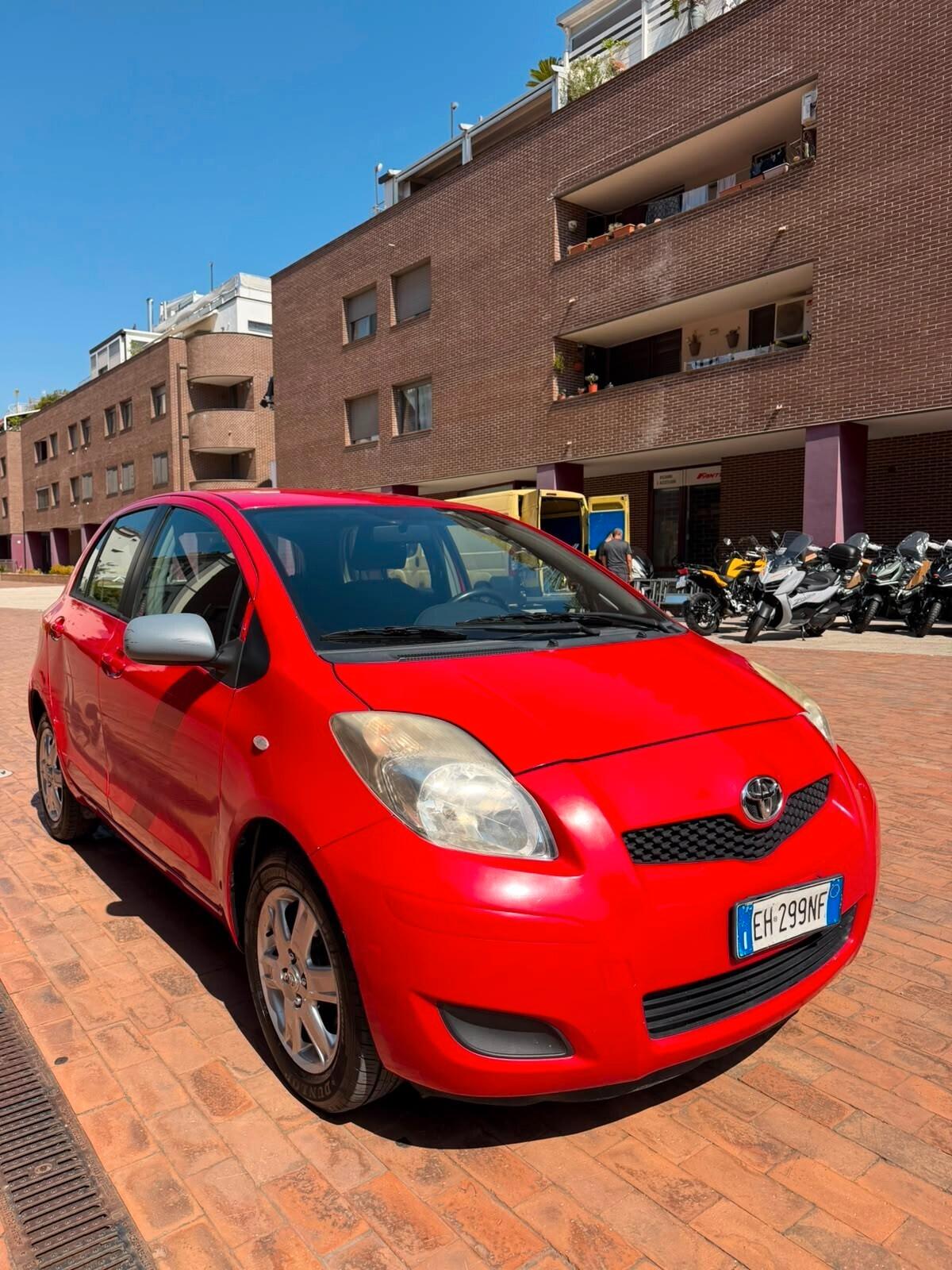 Toyota Yaris 1.0 5 porte Now