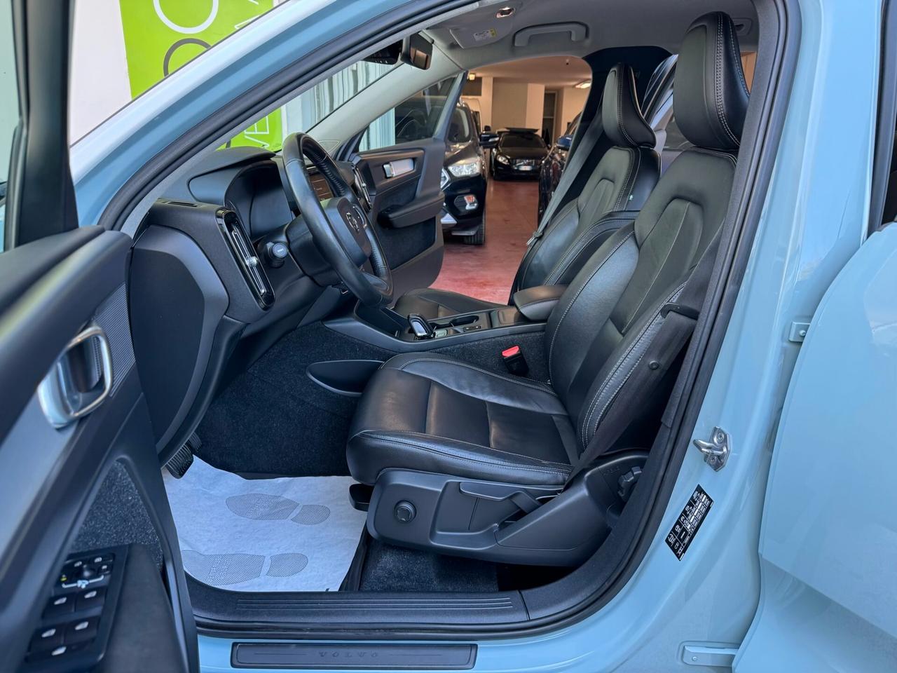 Volvo XC40 2.0 d4 Momentum AWD GEARTRONIC UNIPROP.