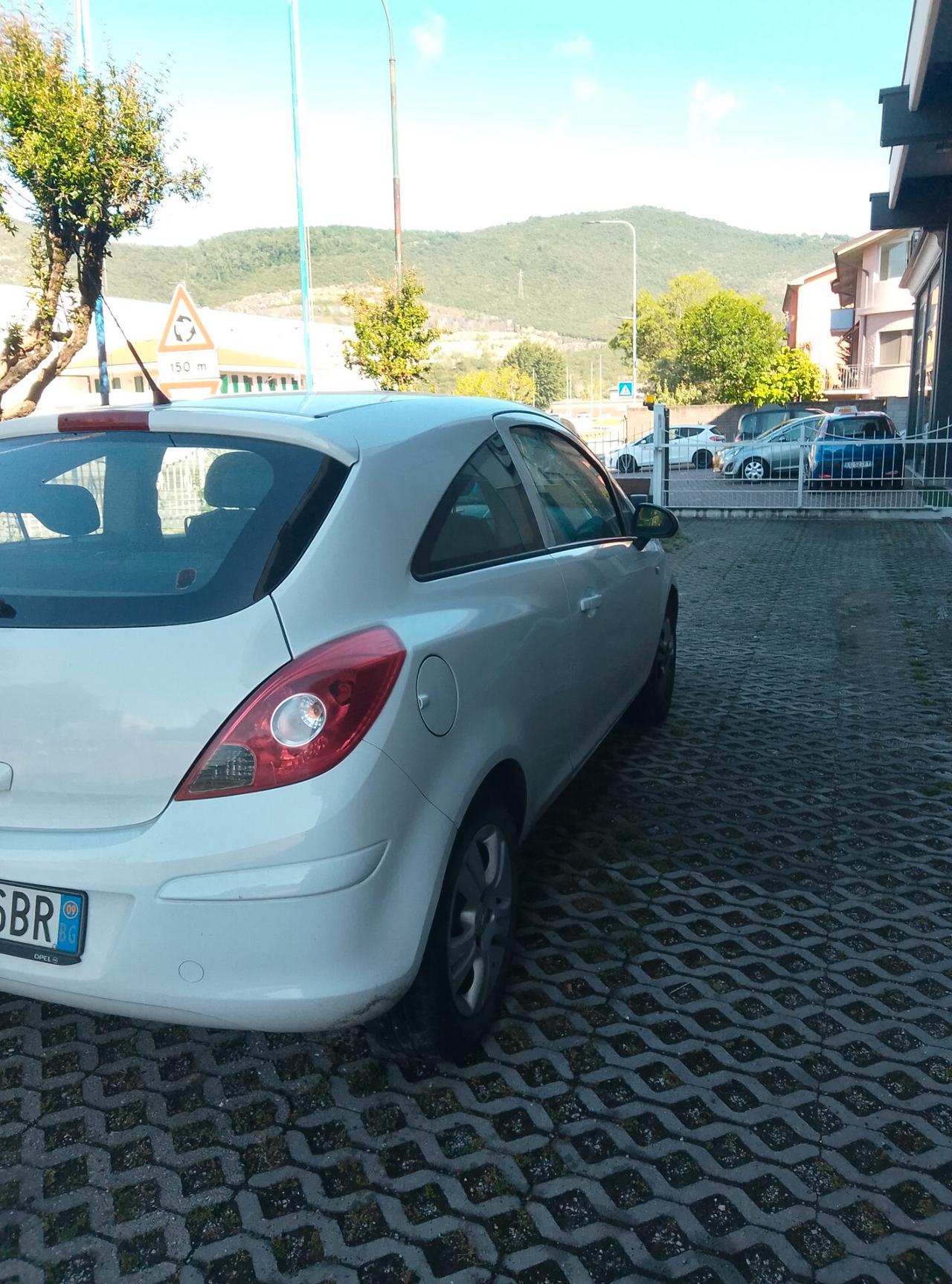 Opel Corsa 1.2 3 porte Club