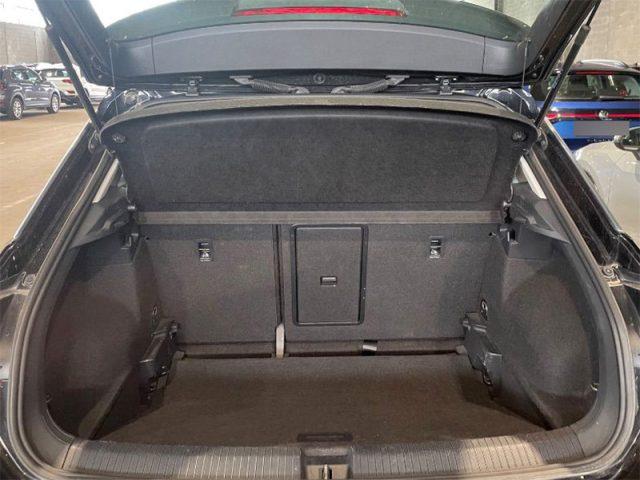 VOLKSWAGEN T-Roc 1.5 TSI ACT DSG Life FARI LED NAVI ACC PARK ASSIST