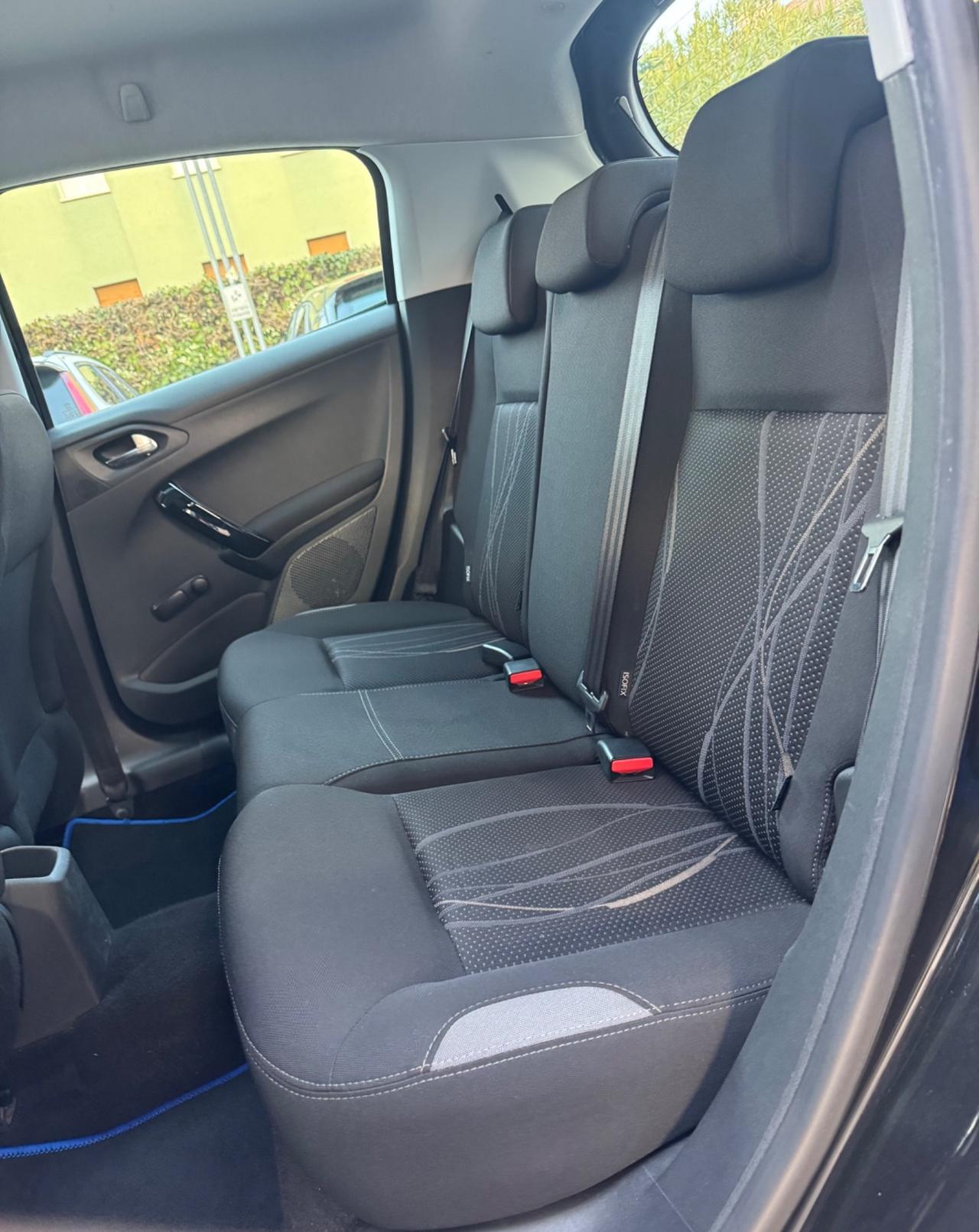 Peugeot 208 1.4 HDi 68 CV 5 porte Allure