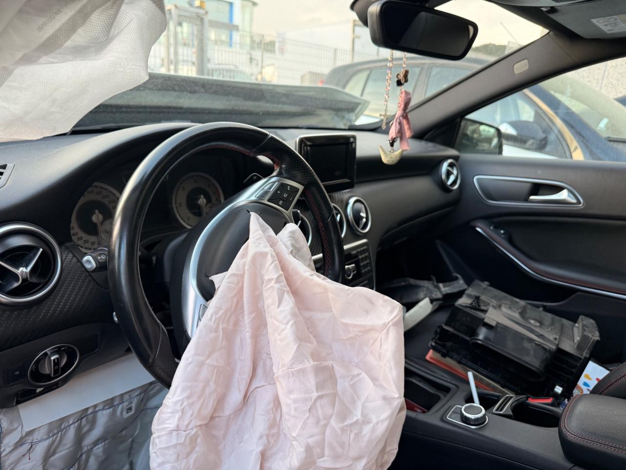 Mercedes-benz A 200 Premium SINISTRATA