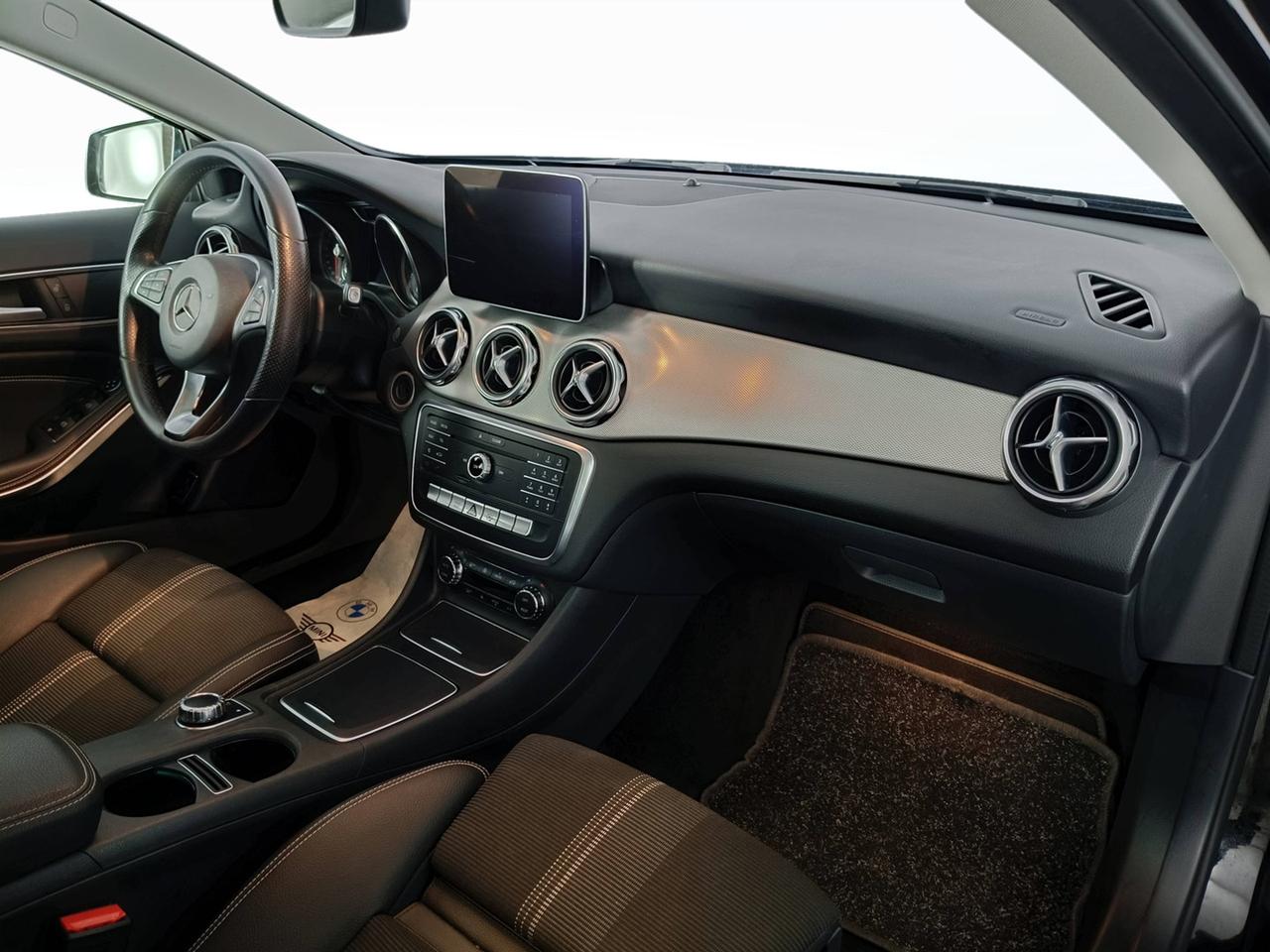 Mercedes-Benz GLA-X156 2017 - GLA 180 Sport