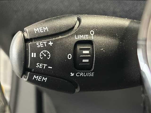 Peugeot 2008 1.2 PureTech 100 CV Allure