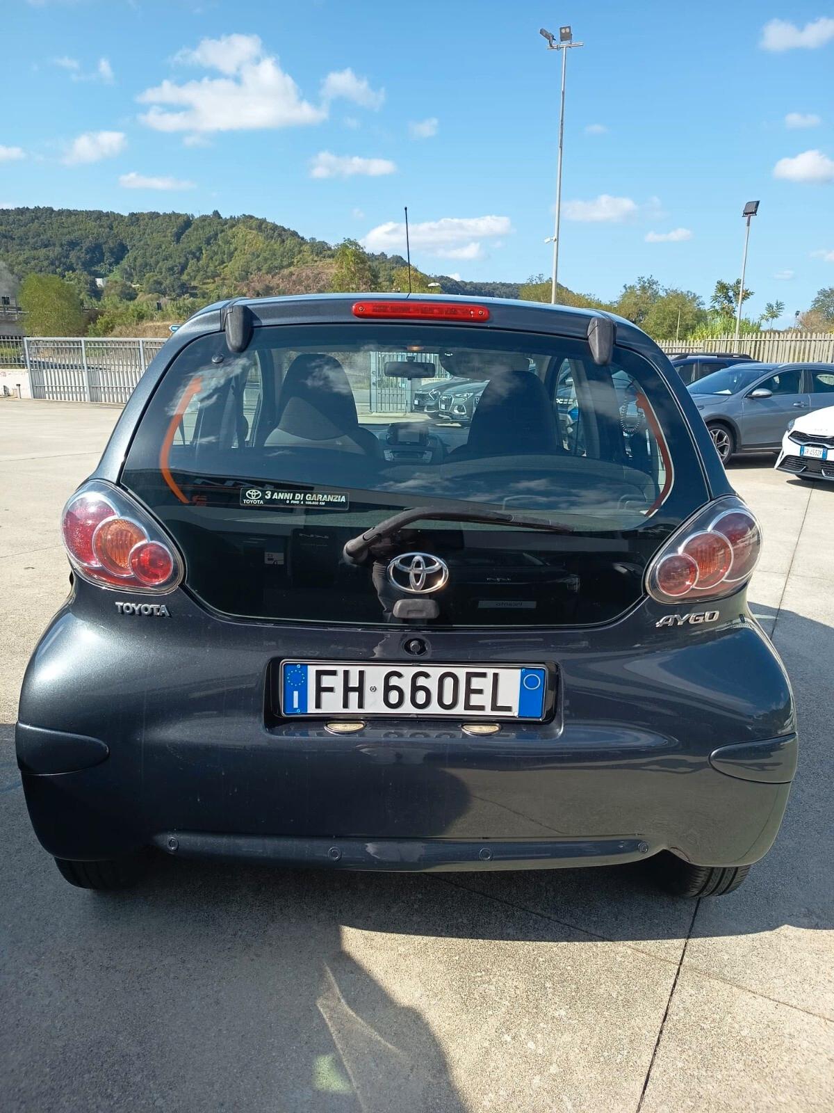 Aygo 1.0 12V VVT-i 5 porte Now