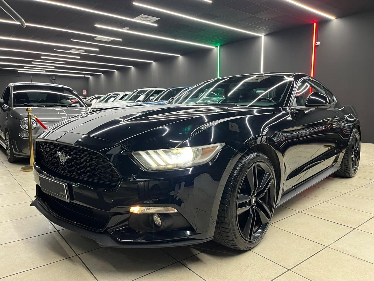 Ford Mustang Fastback 2.3 EcoBoost aut. total black