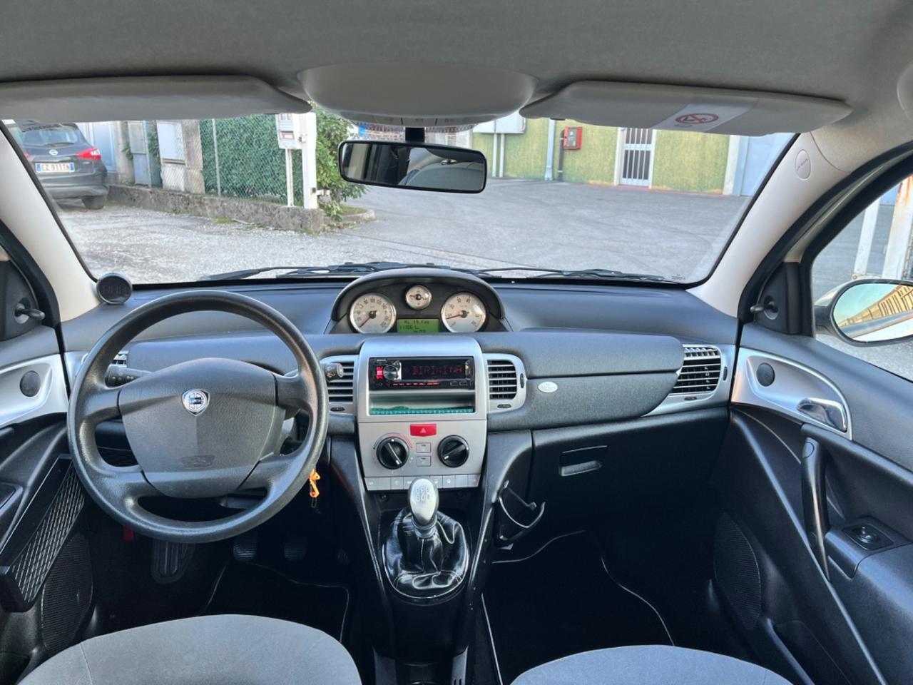 Lancia Ypsilon 1.2 Neopatentati