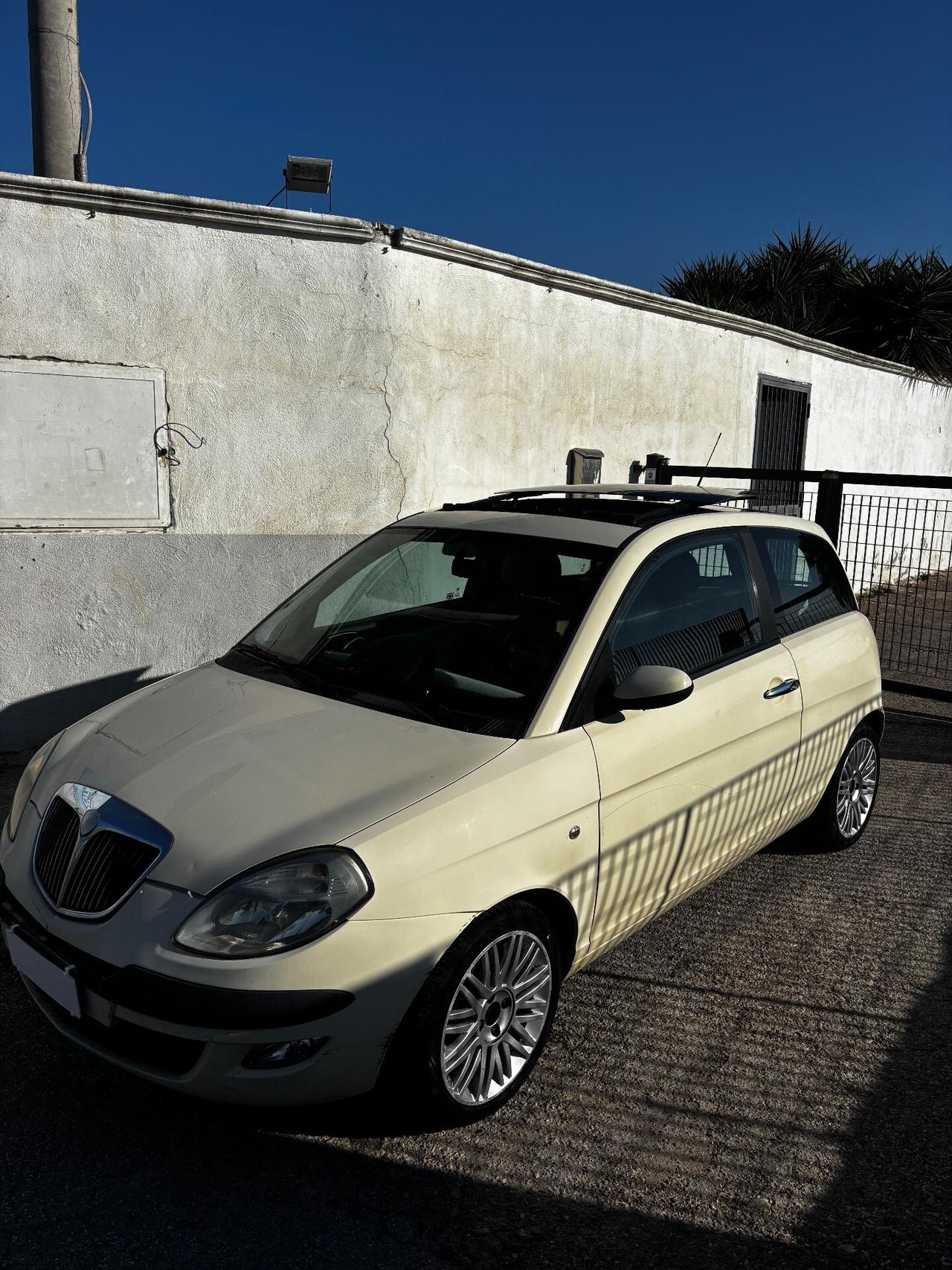 Lancia Ypsilon 1.2 16V Platino