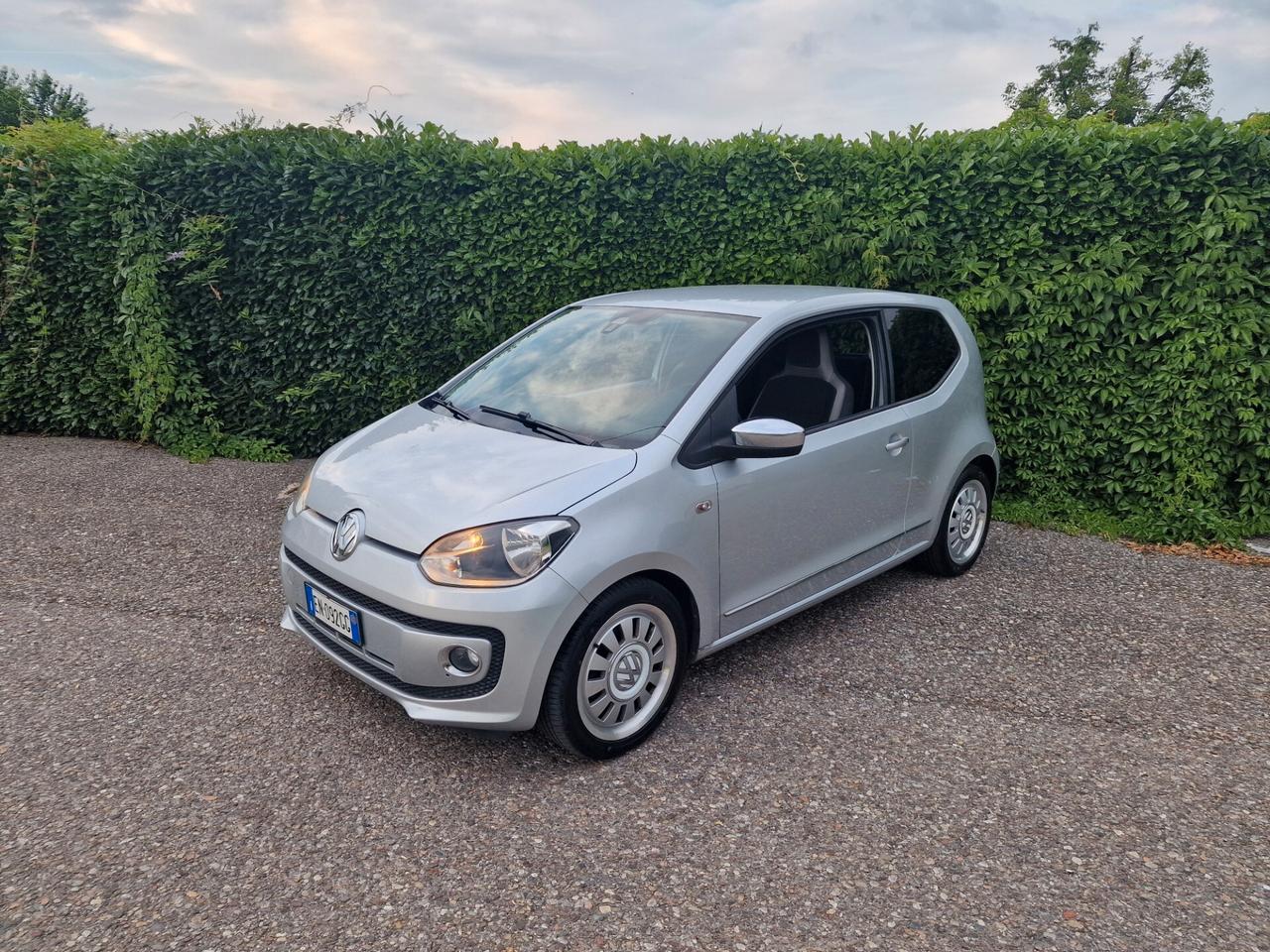 Volkswagen up 1.0 75cv 51000km