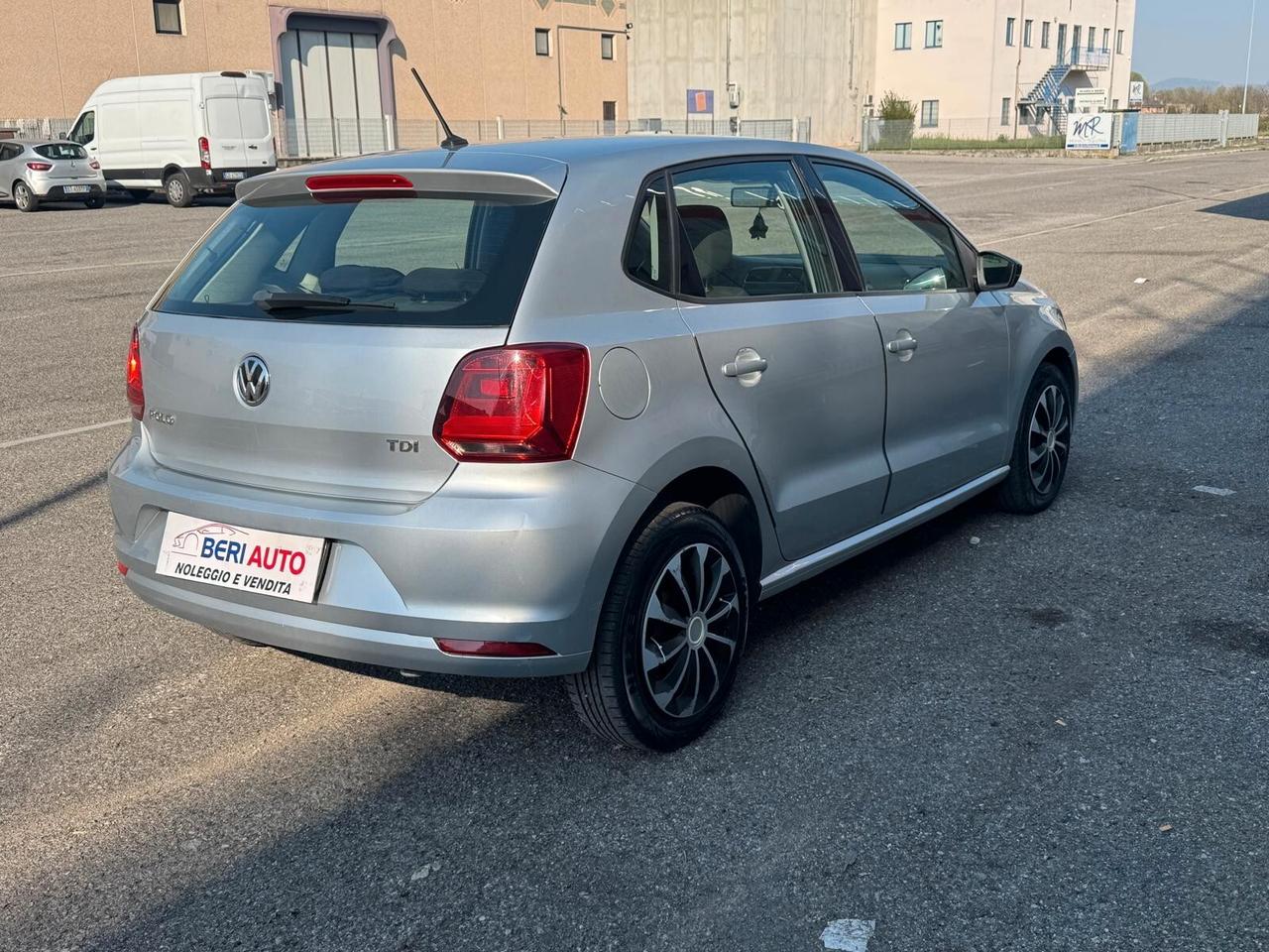 Volkswagen Polo 5 porte adatta neopatentati