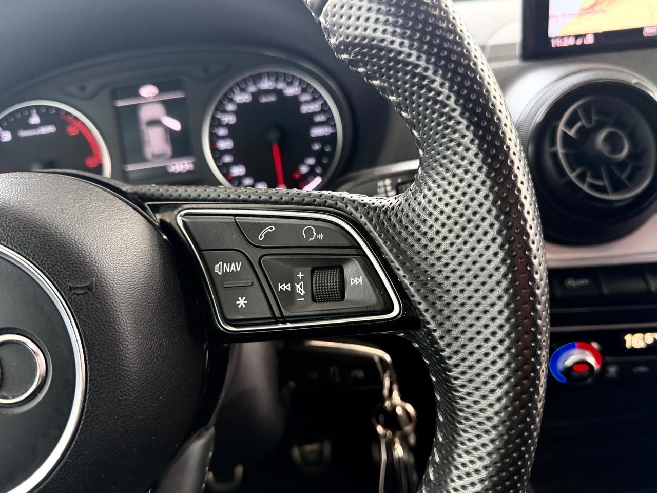 AUDI Q2 1.6 TDI S LINE Edition*LED*NAVI