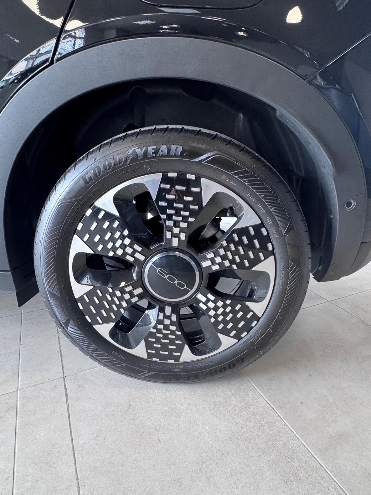 FIAT 600 HYBRID AUTOMATICA LA PRIMA MY2025