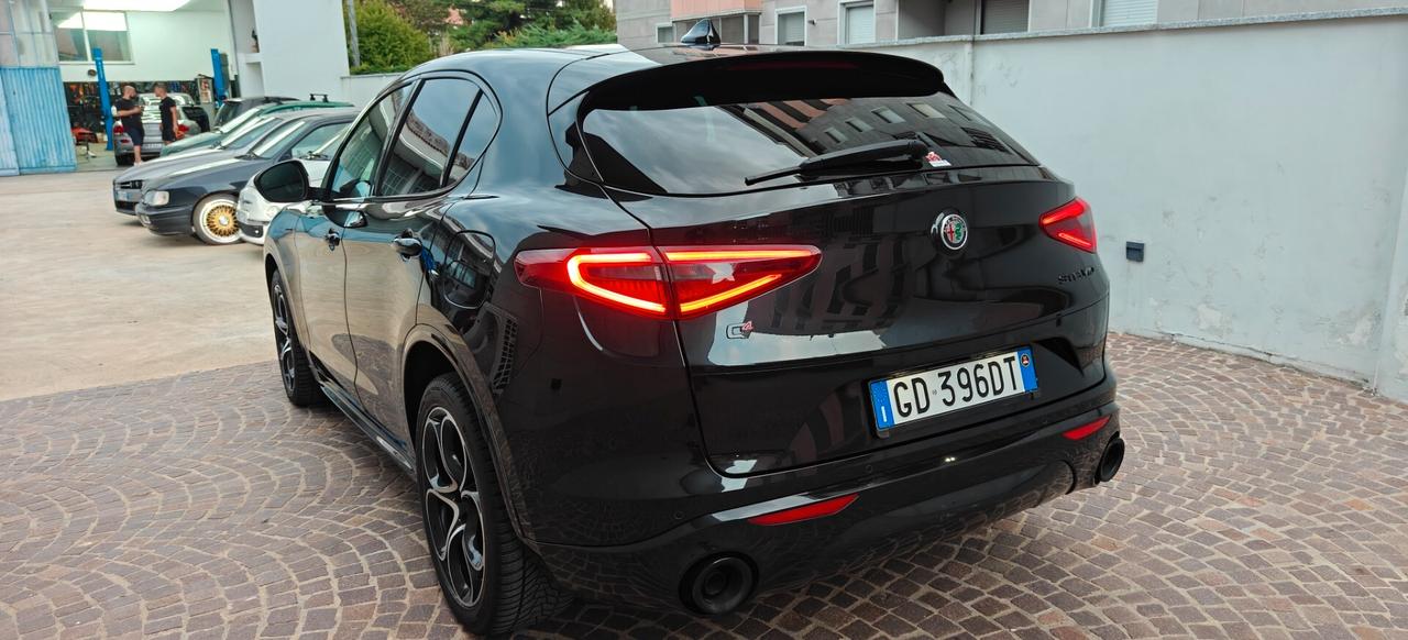 Alfa Romeo Stelvio Q4 Veloce total black